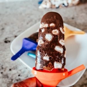 popsicle with s'mores ingredients