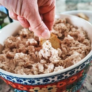 Easy chicken salad with crackers